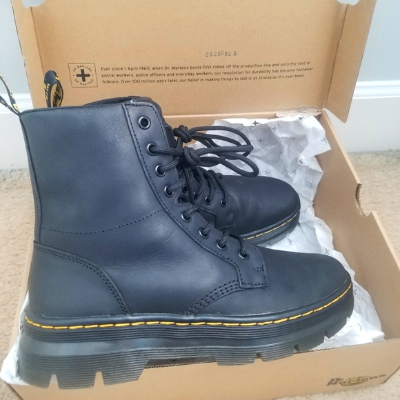 NIB Dr. Martens Combs Leather Boots L9/ M8 - Picture 1 of 6